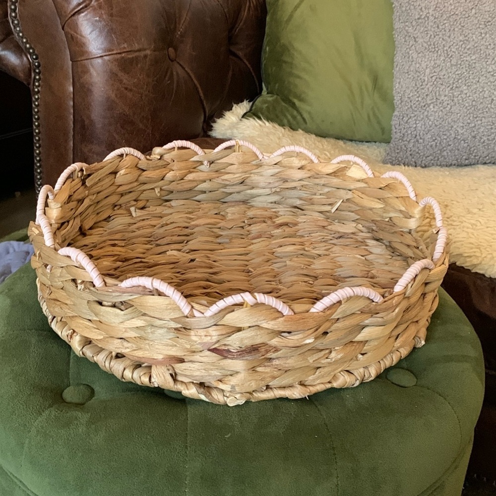 Scalloped Edge Round Decorative Serving Trays with Built-in Handles home decor